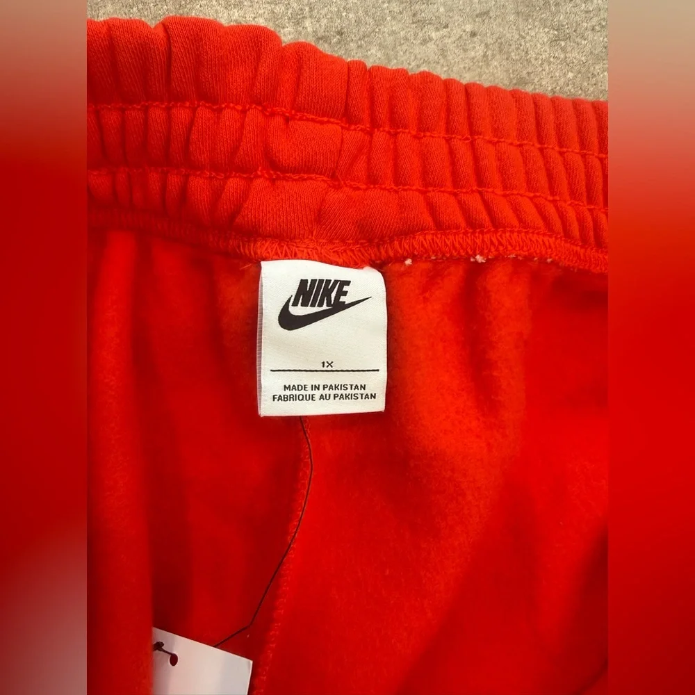 Nike Women's Red Sweatpants - Picture 3 of 7